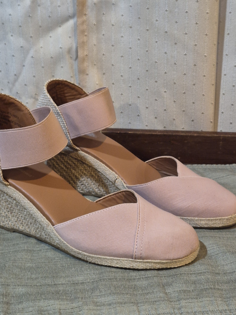 Tommy Bahama Amalia Pink Espadrille Wedge Sandals Size 8.5